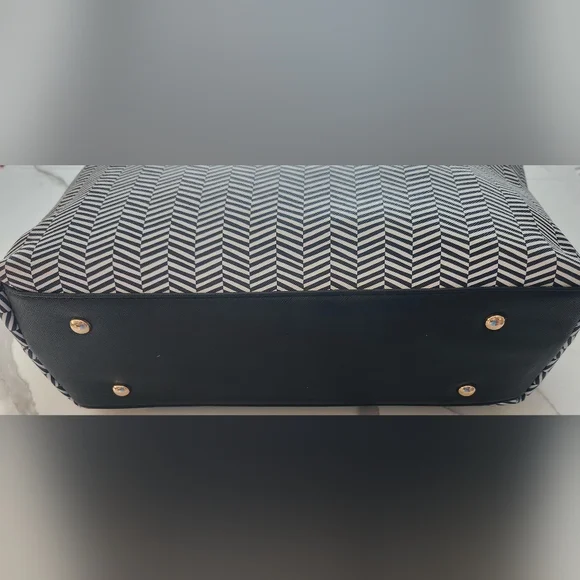 Trina Turk Tote Bag. Great Sleek Black & White Pattern. - Picture 5 of 13